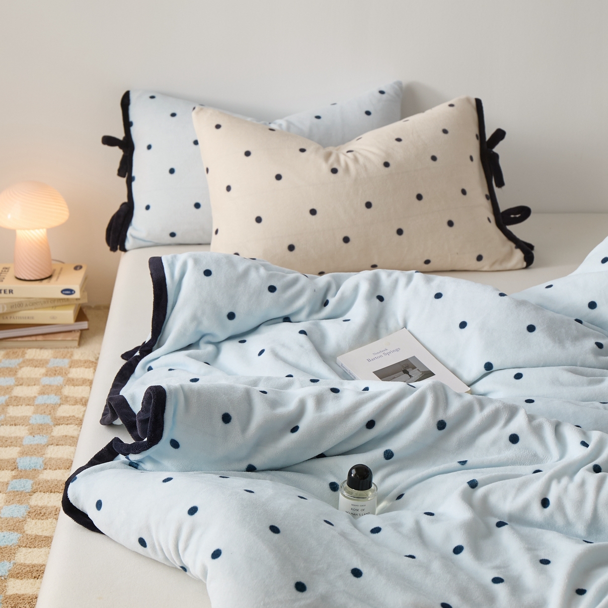 91家纺网 家纺一手货源 找家纺 禧禾 2025新款250G消光速暖绒印花断角拼色四件套-波尔卡（控价：到手价不能低于258） 波尔卡-云水蓝
