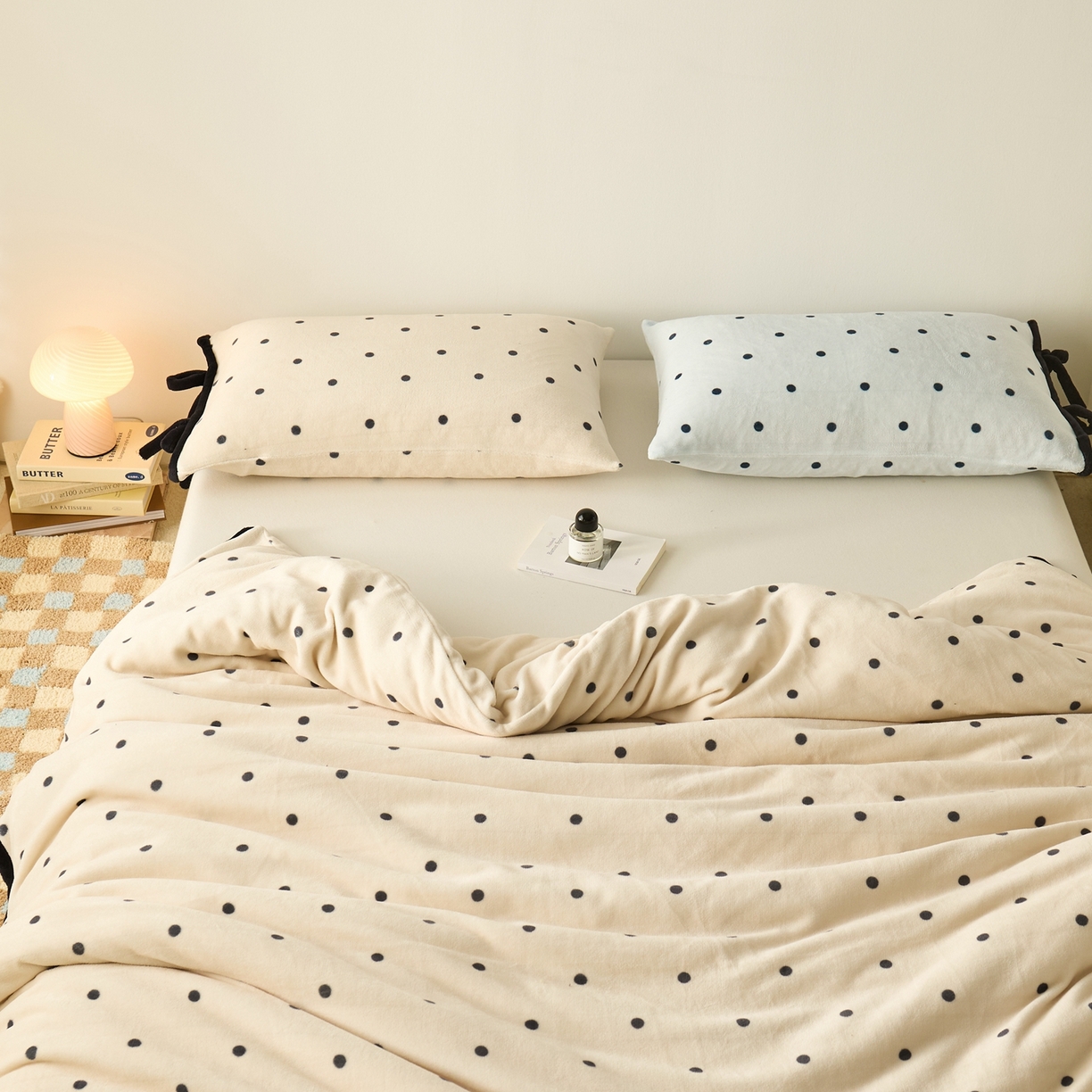 91家纺网 家纺一手货源 找家纺 禧禾 2025新款250G消光速暖绒印花断角拼色四件套-波尔卡（控价：到手价不能低于258） 波尔卡-斯托白