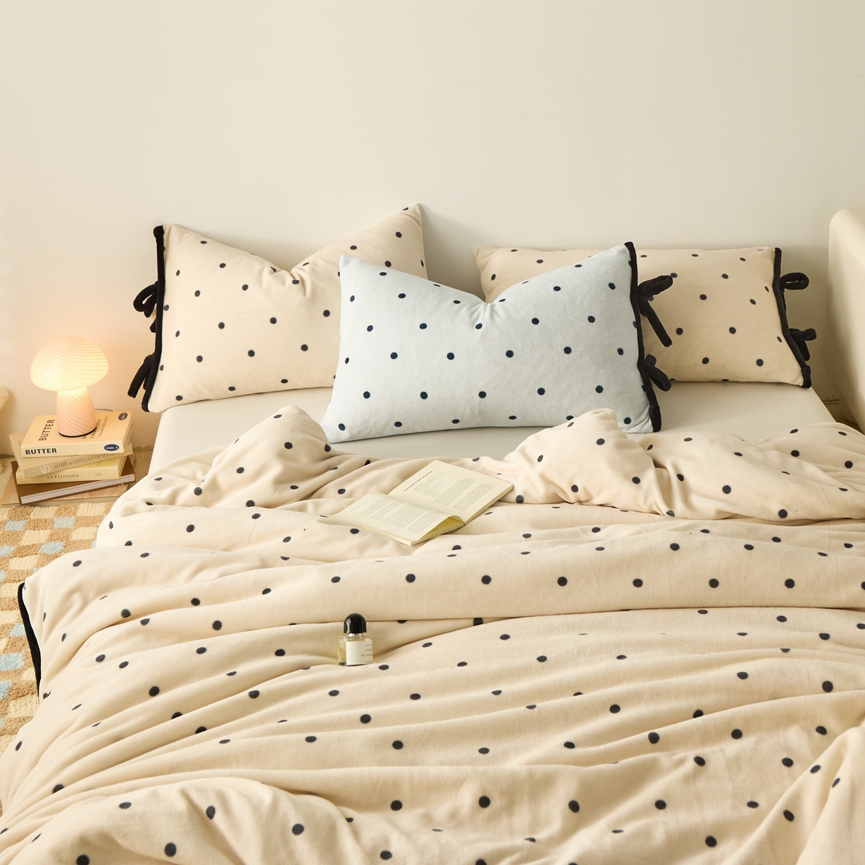 91家纺网 家纺一手货源 找家纺 禧禾 2025新款250G消光速暖绒印花断角拼色四件套-波尔卡（控价：到手价不能低于258） 波尔卡-斯托白