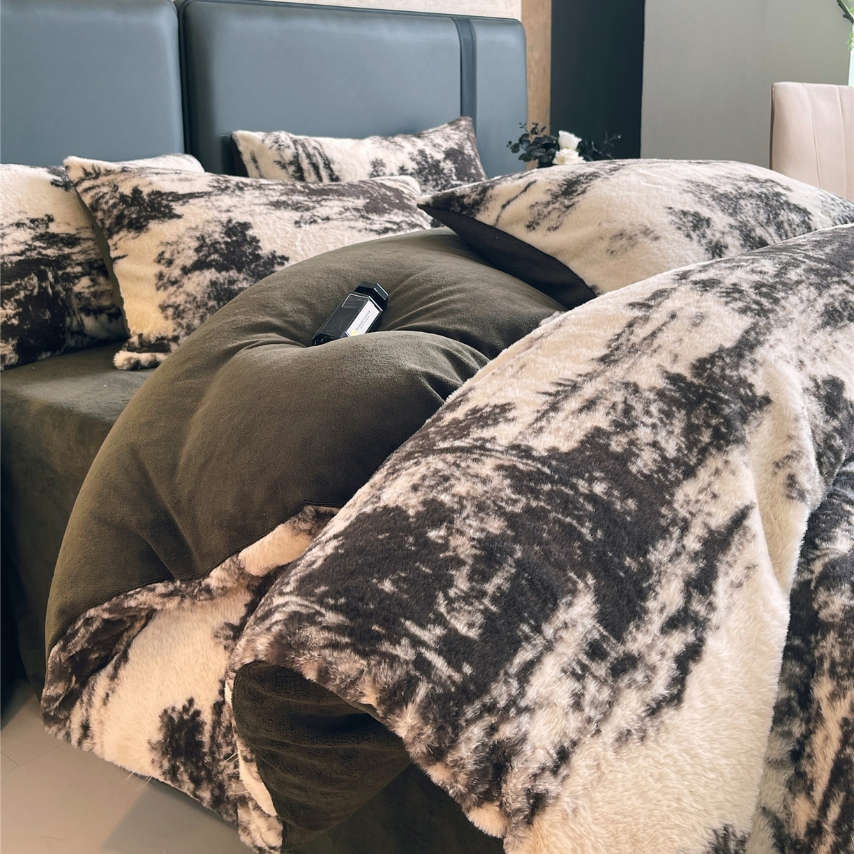 91家纺网 家纺一手货源 找家纺 （总）佰亿莱 2025新款印花兔毛绒双面锁温暖绒四件套