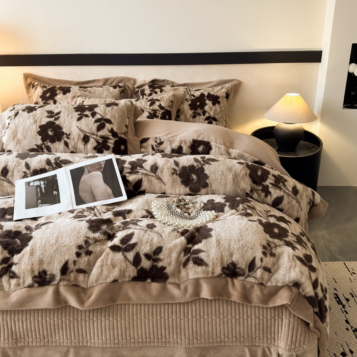 91家纺网 家纺一手货源 找家纺 九花鹿 2024新款A类宽边工艺款丹麦兔毛绒牛奶绒四件套 宽边丹麦兔绒-佛洛拉