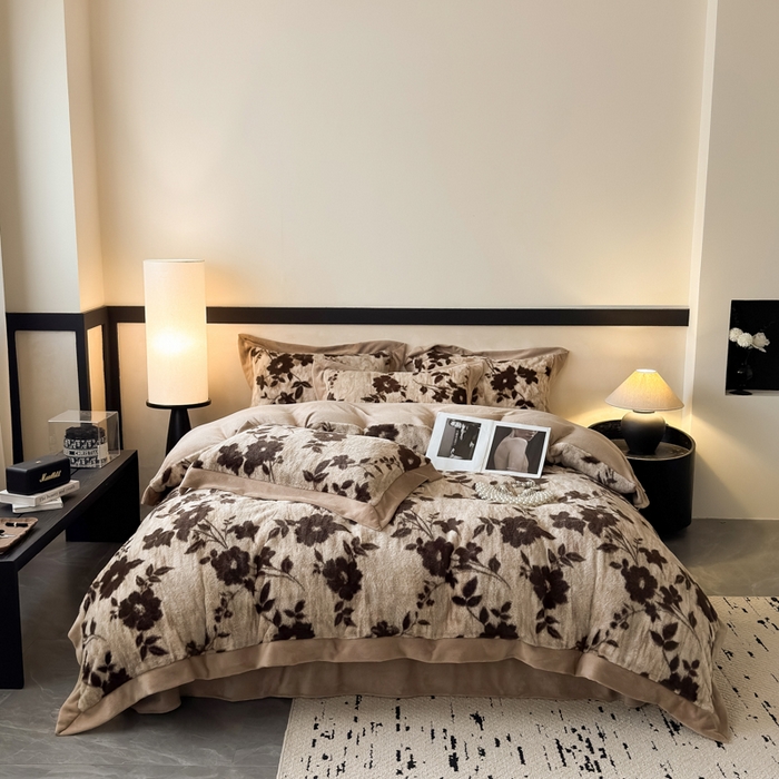 91家纺网 家纺一手货源 找家纺 九花鹿 2024新款A类宽边工艺款丹麦兔毛绒牛奶绒四件套 宽边丹麦兔绒-佛洛拉