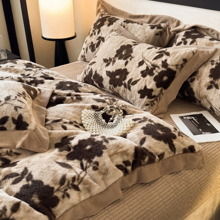 91家纺网 家纺一手货源 找家纺 九花鹿 2024新款A类宽边工艺款丹麦兔毛绒牛奶绒四件套 宽边丹麦兔绒-佛洛拉