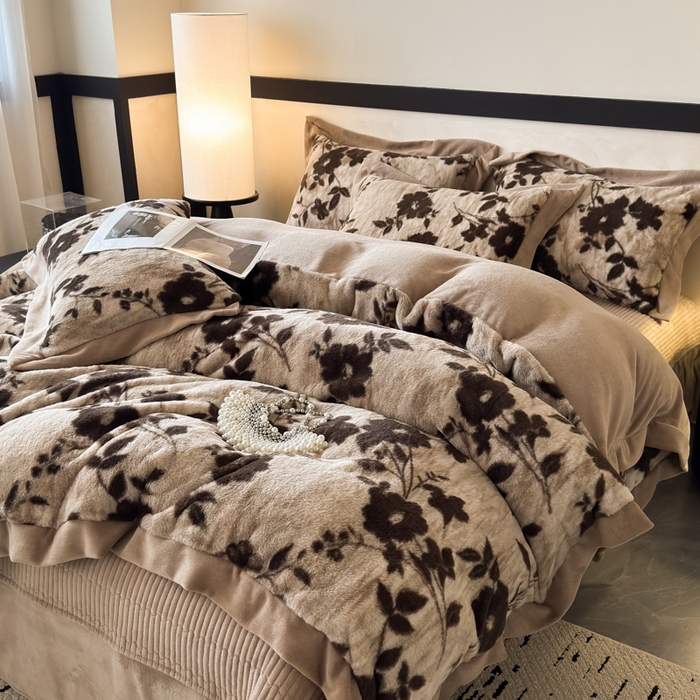 91家纺网 家纺一手货源 找家纺 九花鹿 2024新款A类宽边工艺款丹麦兔毛绒牛奶绒四件套 宽边丹麦兔绒-佛洛拉