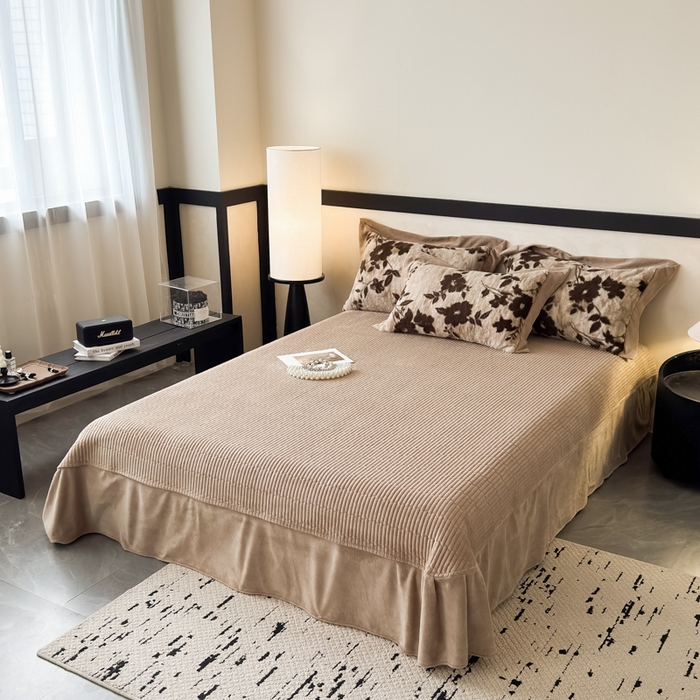 91家纺网 家纺一手货源 找家纺 九花鹿 2024新款A类宽边工艺款丹麦兔毛绒牛奶绒四件套 宽边丹麦兔绒-佛洛拉