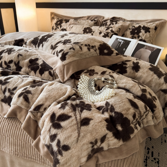 91家纺网 家纺一手货源 找家纺 九花鹿 2024新款A类宽边工艺款丹麦兔毛绒牛奶绒四件套 宽边丹麦兔绒-佛洛拉