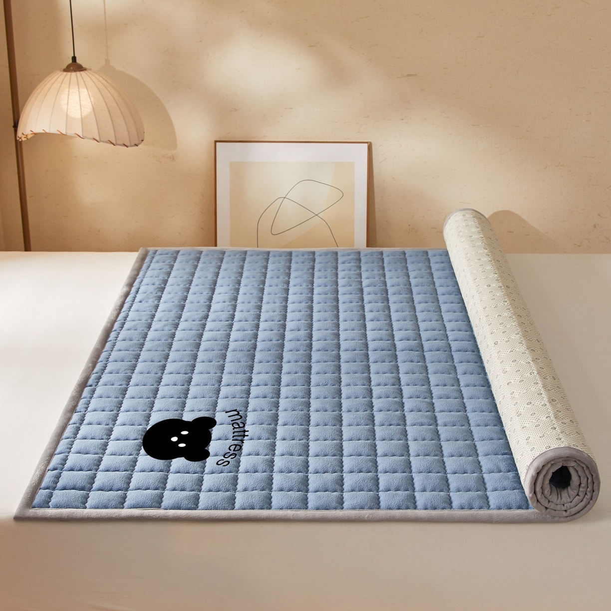 91家纺网 家纺一手货源 找家纺 芊梵床垫 2025新款牛奶绒褥子系列-烫画版 烫画-宾利蓝