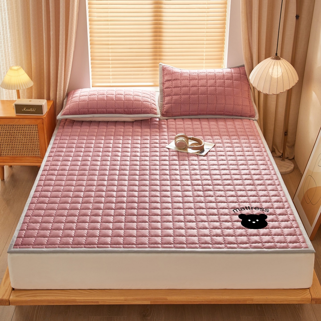 91家纺网 家纺一手货源 找家纺 芊梵床垫 2025新款牛奶绒褥子系列-烫画版 烫画-豆沙粉