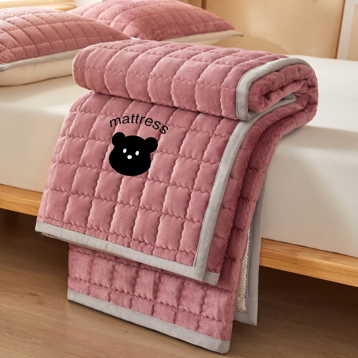 91家纺网 家纺一手货源 找家纺 芊梵床垫 2025新款牛奶绒褥子系列-烫画版 烫画-豆沙粉
