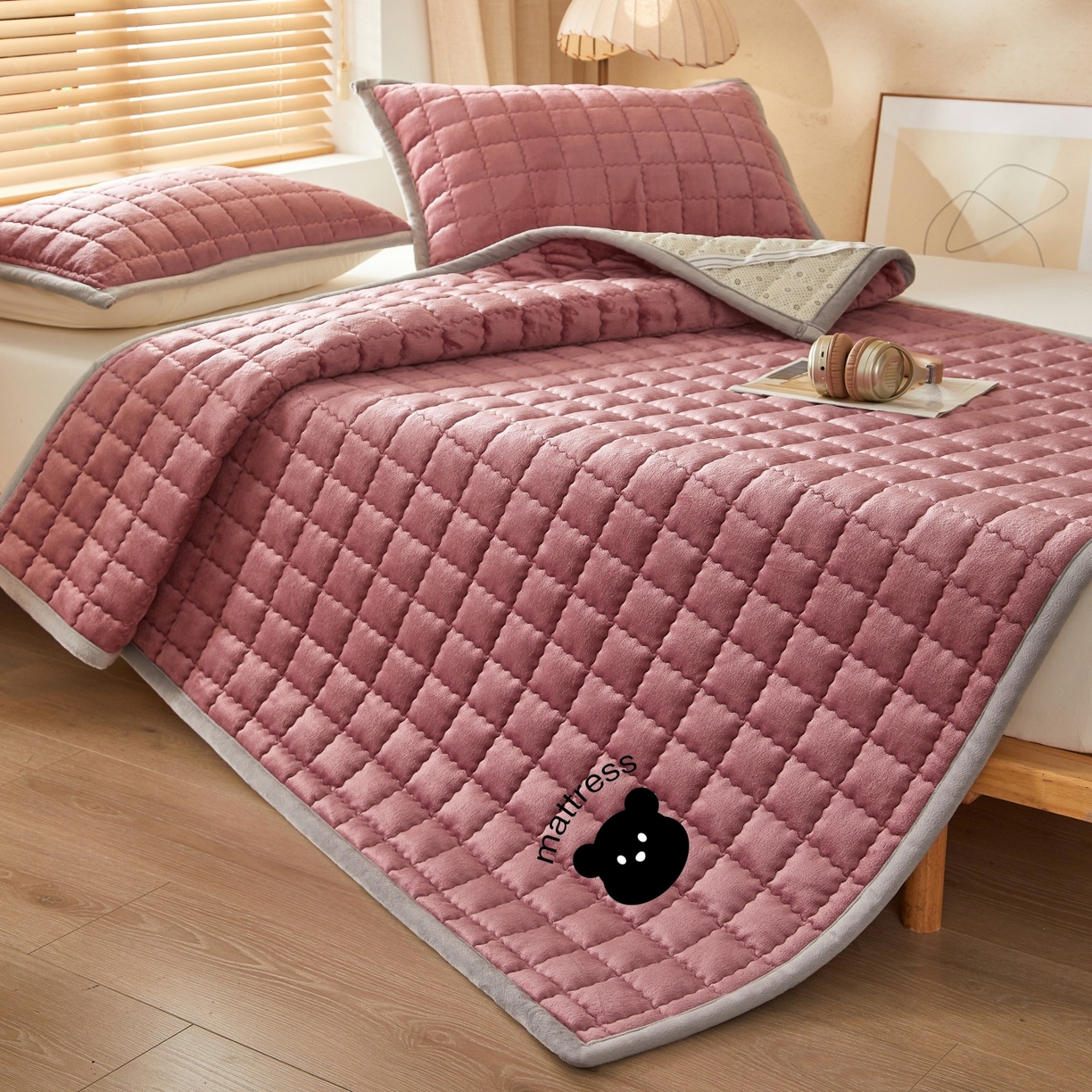 91家纺网 家纺一手货源 找家纺 芊梵床垫 2025新款牛奶绒褥子系列-烫画版 烫画-豆沙粉