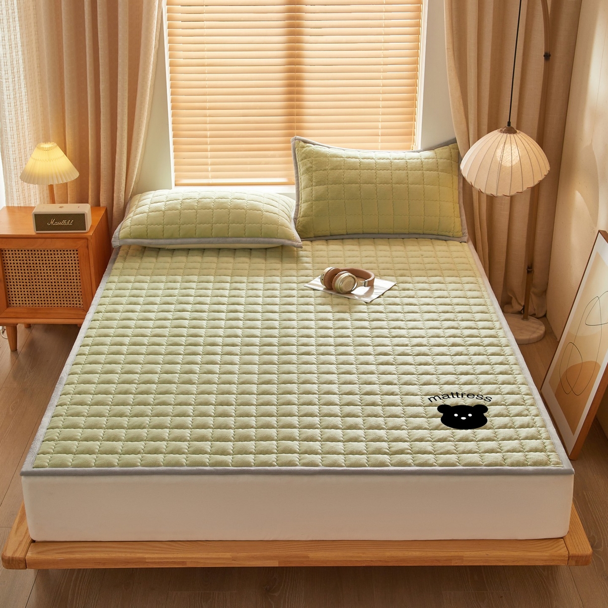 91家纺网 家纺一手货源 找家纺 芊梵床垫 2025新款牛奶绒褥子系列-烫画版 烫画-抹茶绿