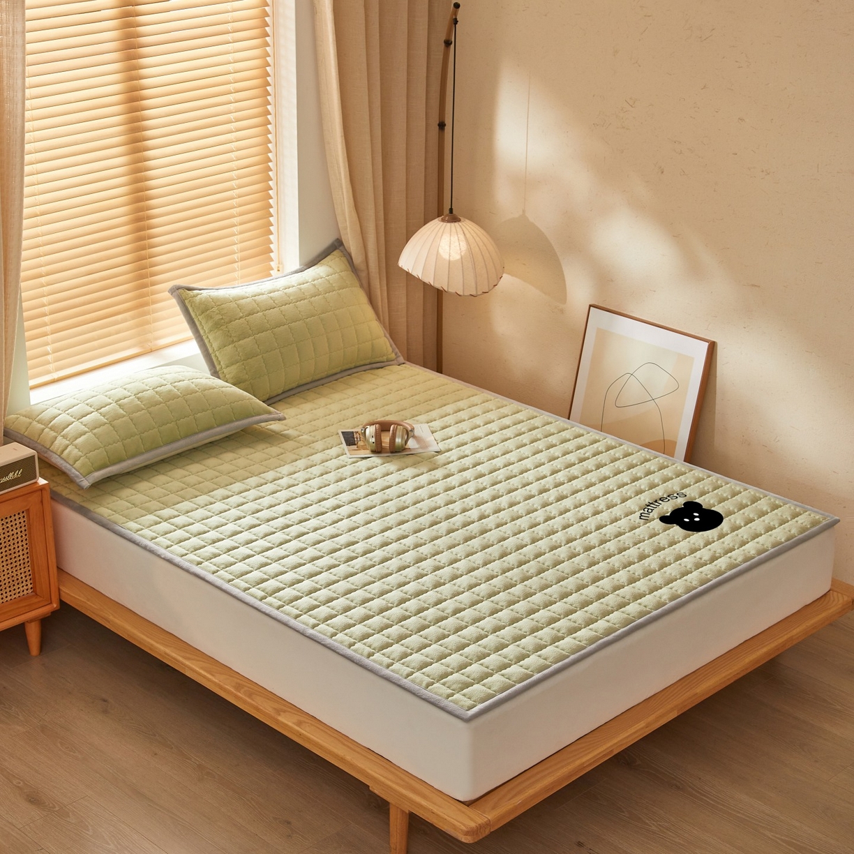 91家纺网 家纺一手货源 找家纺 芊梵床垫 2025新款牛奶绒褥子系列-烫画版 烫画-抹茶绿