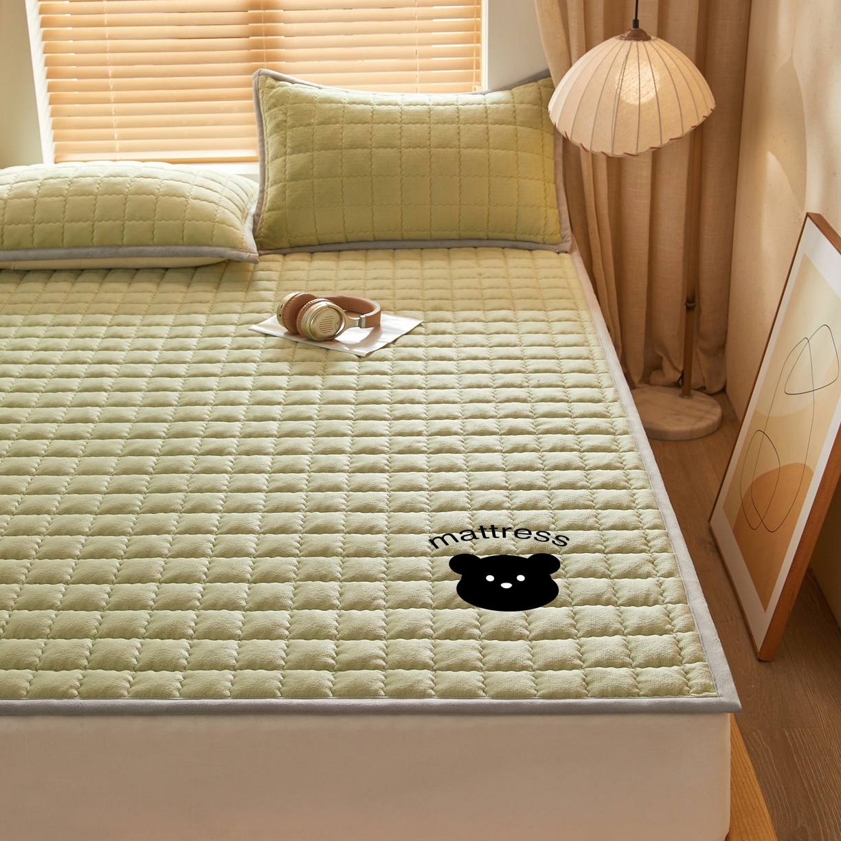 91家纺网 家纺一手货源 找家纺 芊梵床垫 2025新款牛奶绒褥子系列-烫画版 烫画-抹茶绿