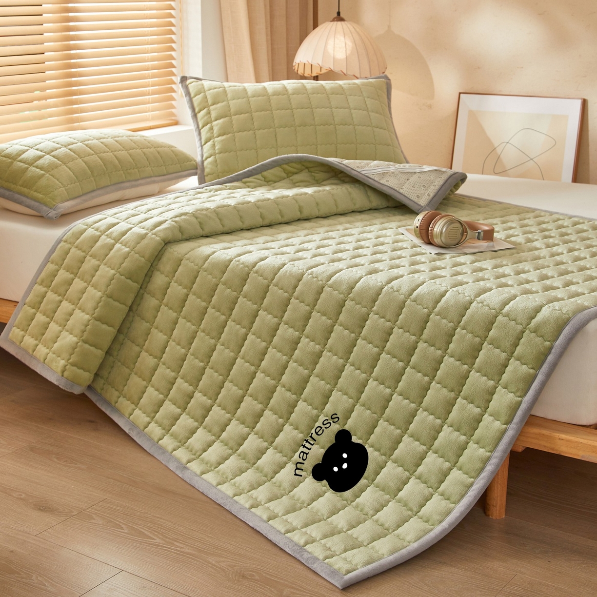 91家纺网 家纺一手货源 找家纺 芊梵床垫 2025新款牛奶绒褥子系列-烫画版 烫画-抹茶绿