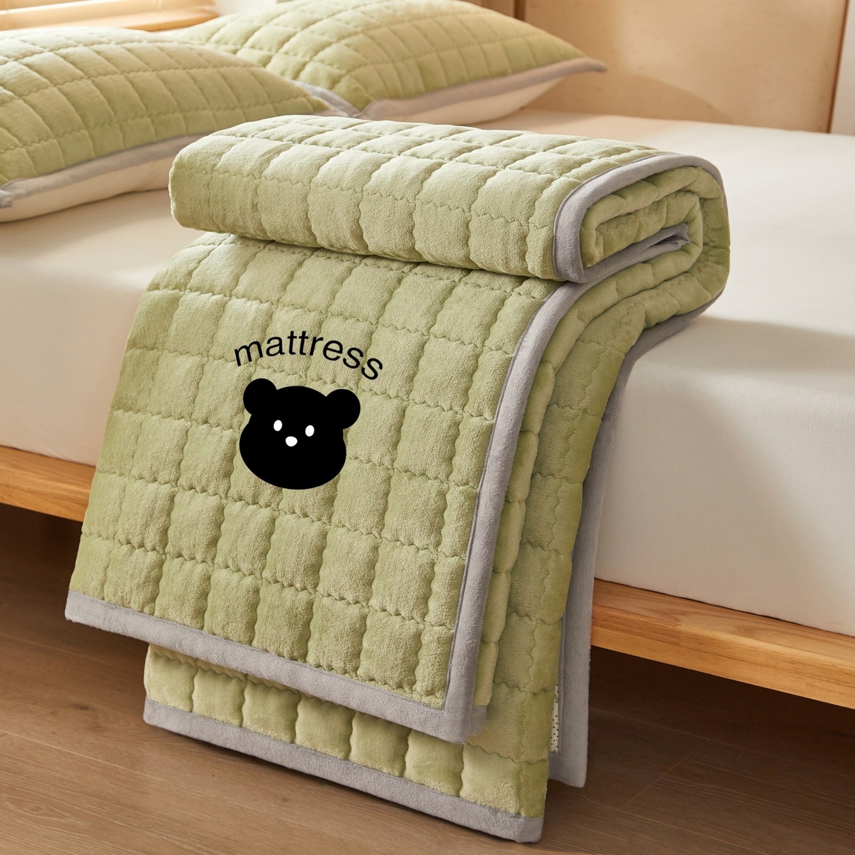 91家纺网 家纺一手货源 找家纺 芊梵床垫 2025新款牛奶绒褥子系列-烫画版 烫画-抹茶绿