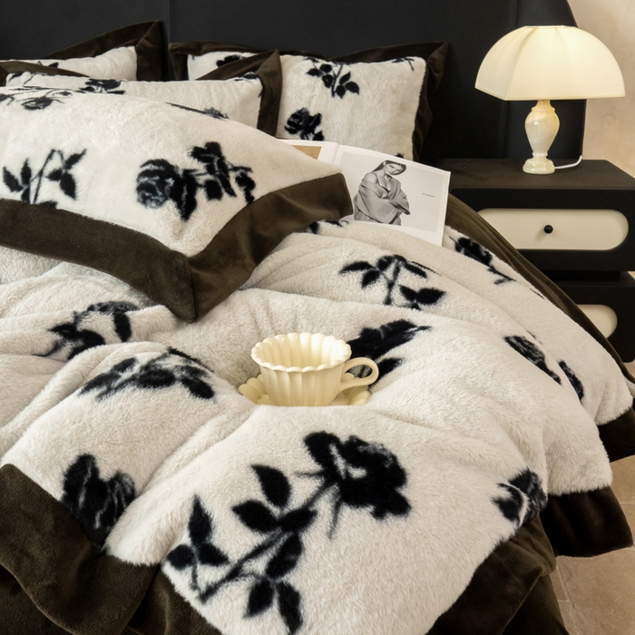 91家纺网 家纺一手货源 找家纺 九花鹿 2024新款A类宽边工艺款丹麦兔毛绒牛奶绒四件套 宽边丹麦兔绒-奥菲墨