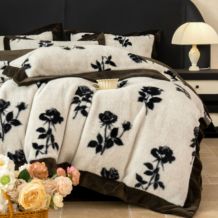 91家纺网 家纺一手货源 找家纺 九花鹿 2024新款A类宽边工艺款丹麦兔毛绒牛奶绒四件套 宽边丹麦兔绒-奥菲墨