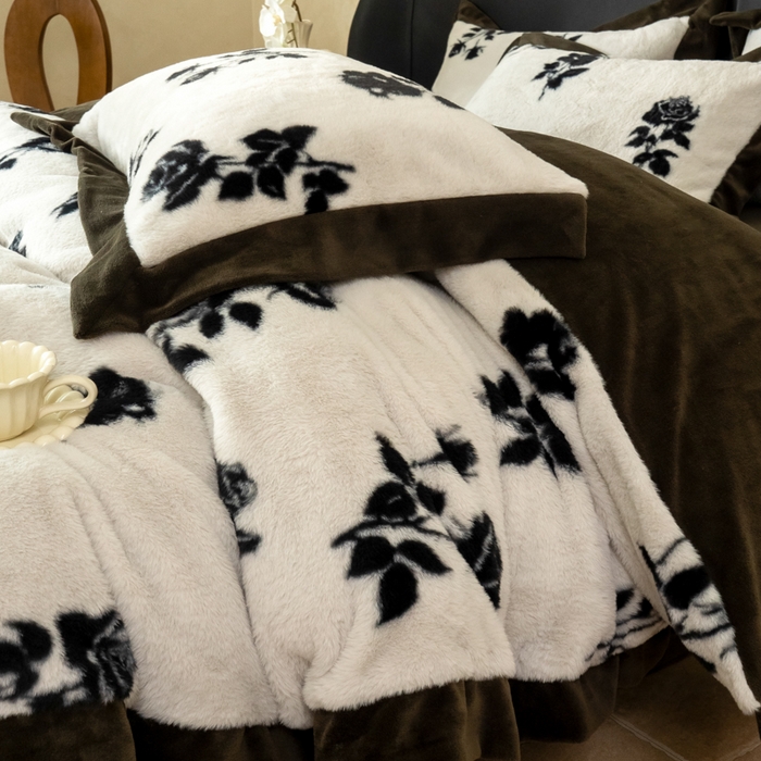 91家纺网 家纺一手货源 找家纺 九花鹿 2024新款A类宽边工艺款丹麦兔毛绒牛奶绒四件套 宽边丹麦兔绒-奥菲墨