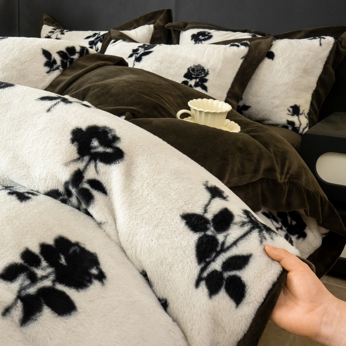 91家纺网 家纺一手货源 找家纺 九花鹿 2024新款A类宽边工艺款丹麦兔毛绒牛奶绒四件套 宽边丹麦兔绒-奥菲墨