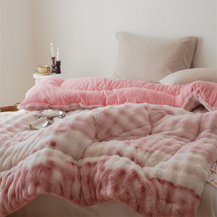 91家纺网 家纺一手货源 找家纺 申龙家纺 2025新款ab版兔绒牛奶绒冬被 渐变粉