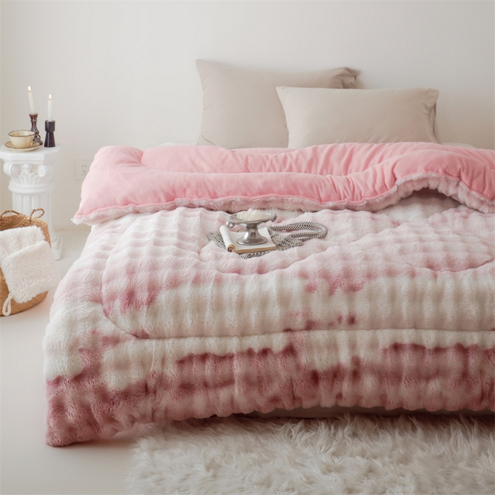 91家纺网 家纺一手货源 找家纺 申龙家纺 2025新款ab版兔绒牛奶绒冬被 渐变粉