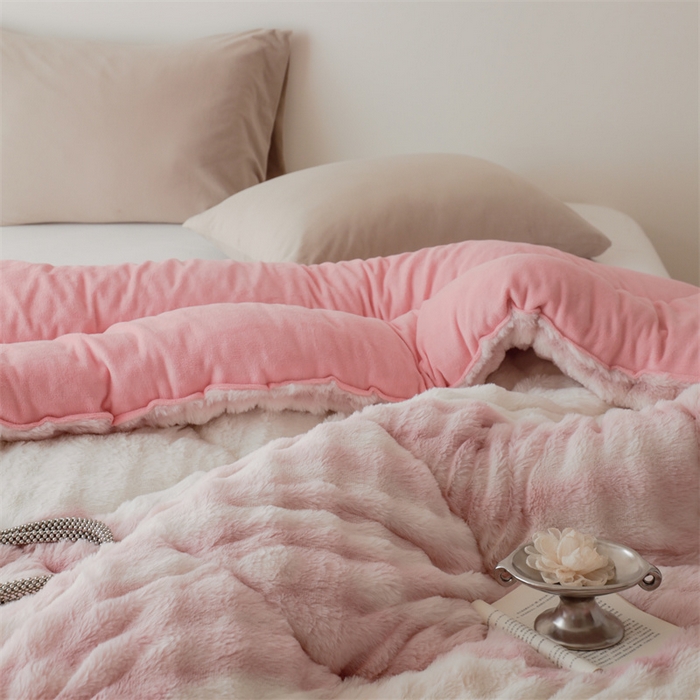 91家纺网 家纺一手货源 找家纺 申龙家纺 2025新款ab版兔绒牛奶绒冬被 渐变粉