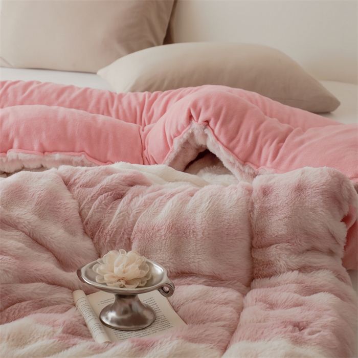 91家纺网 家纺一手货源 找家纺 申龙家纺 2025新款ab版兔绒牛奶绒冬被 渐变粉
