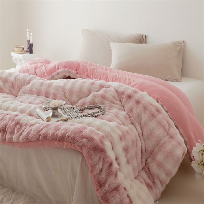 91家纺网 家纺一手货源 找家纺 申龙家纺 2025新款ab版兔绒牛奶绒冬被 渐变粉