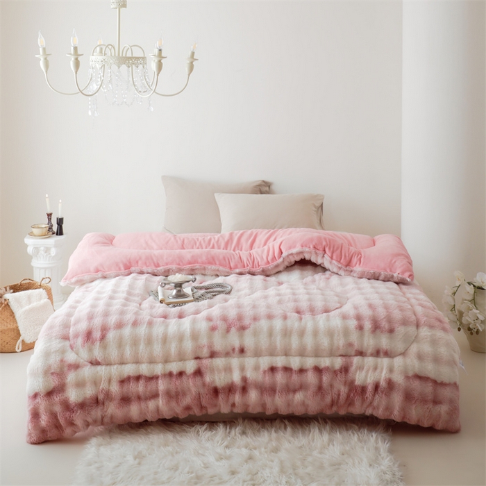 91家纺网 家纺一手货源 找家纺 申龙家纺 2025新款ab版兔绒牛奶绒冬被 渐变粉