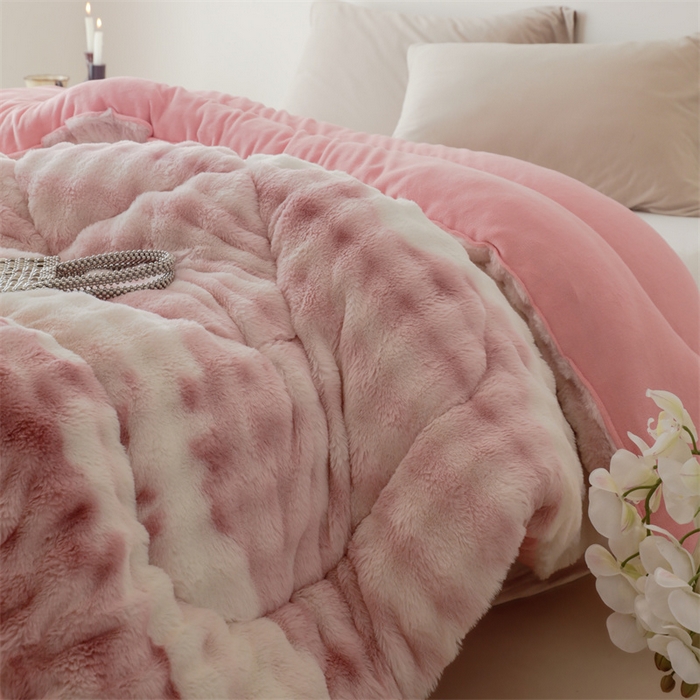 91家纺网 家纺一手货源 找家纺 申龙家纺 2025新款ab版兔绒牛奶绒冬被 渐变粉