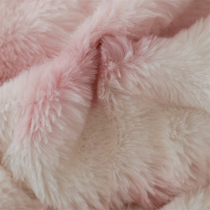 91家纺网 家纺一手货源 找家纺 申龙家纺 2025新款ab版兔绒牛奶绒冬被 渐变粉