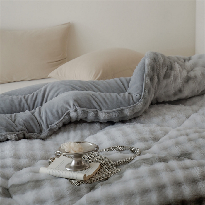 91家纺网 家纺一手货源 找家纺 申龙家纺 2025新款ab版兔绒牛奶绒冬被 渐变灰