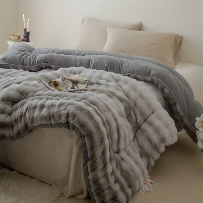 91家纺网 家纺一手货源 找家纺 申龙家纺 2025新款ab版兔绒牛奶绒冬被 渐变灰