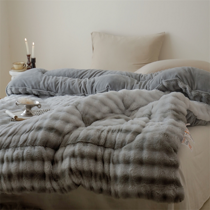 91家纺网 家纺一手货源 找家纺 申龙家纺 2025新款ab版兔绒牛奶绒冬被 渐变灰