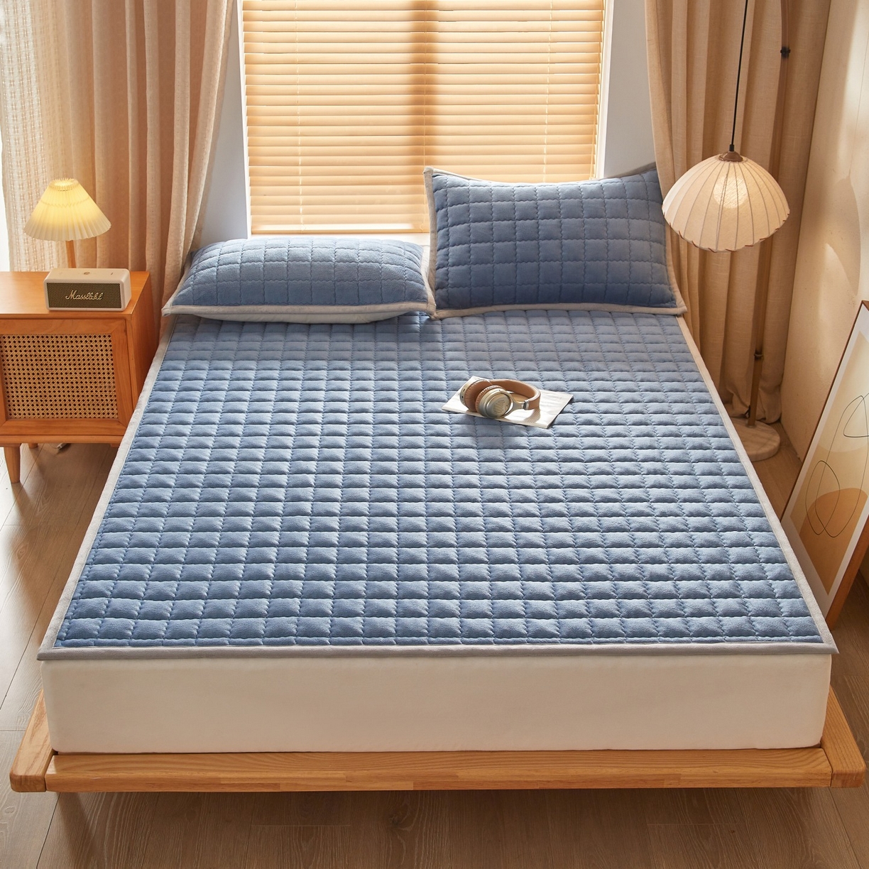 91家纺网 家纺一手货源 找家纺 芊梵床垫 2025新款牛奶绒褥子系列-无烫画版 宾利蓝