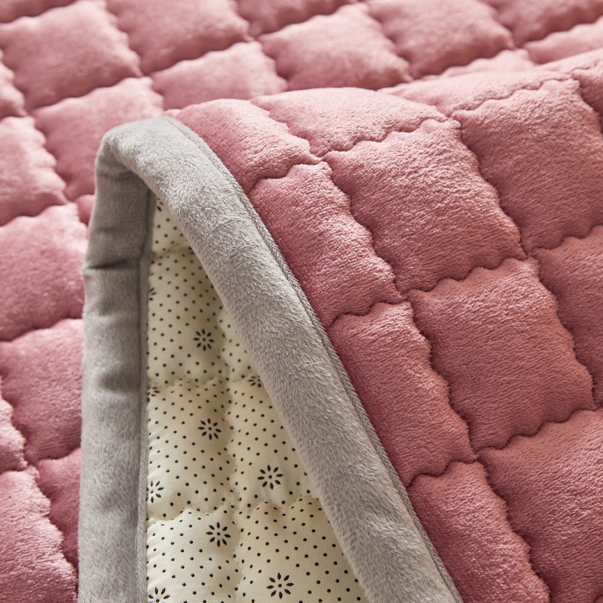 91家纺网 家纺一手货源 找家纺 芊梵床垫 2025新款牛奶绒褥子系列-无烫画版 豆沙粉