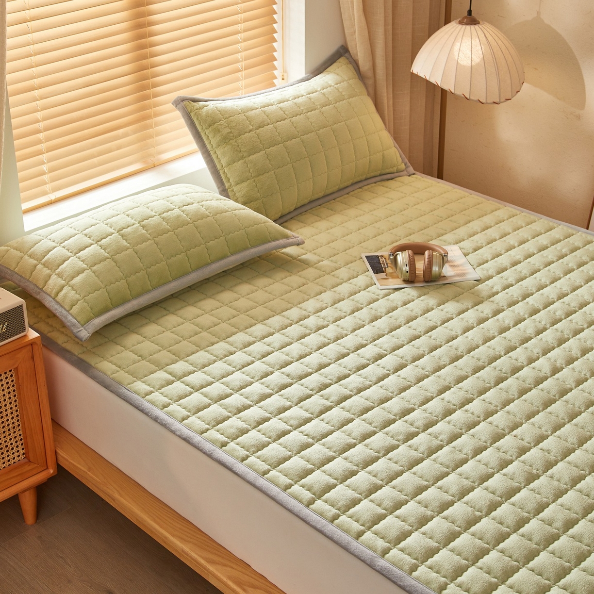 91家纺网 家纺一手货源 找家纺 芊梵床垫 2025新款牛奶绒褥子系列-无烫画版 抹茶绿