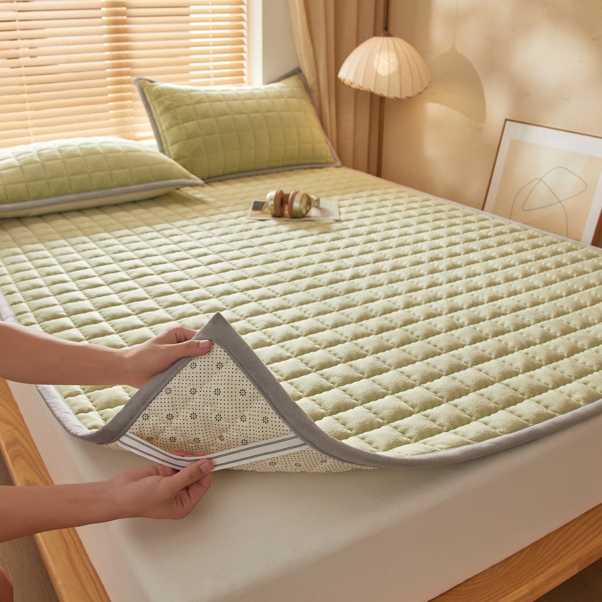 91家纺网 家纺一手货源 找家纺 芊梵床垫 2025新款牛奶绒褥子系列-无烫画版 抹茶绿