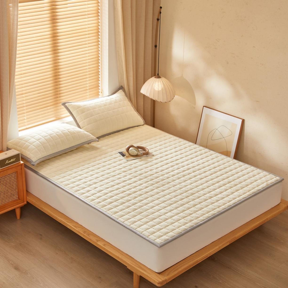 91家纺网 家纺一手货源 找家纺 芊梵床垫 2025新款牛奶绒褥子系列-无烫画版 奶油白