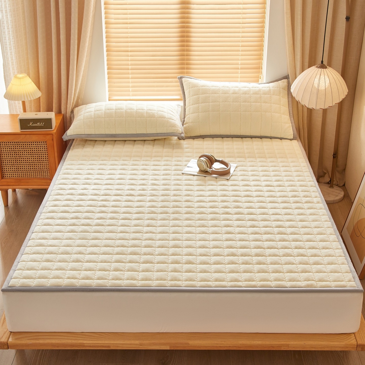 91家纺网 家纺一手货源 找家纺 芊梵床垫 2025新款牛奶绒褥子系列-无烫画版 奶油白