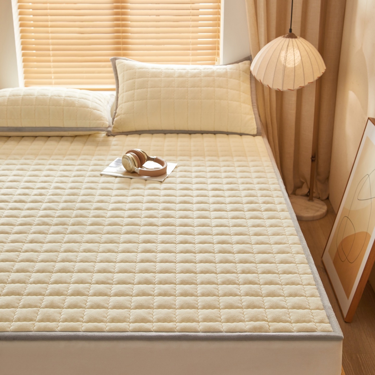 91家纺网 家纺一手货源 找家纺 芊梵床垫 2025新款牛奶绒褥子系列-无烫画版 奶油白