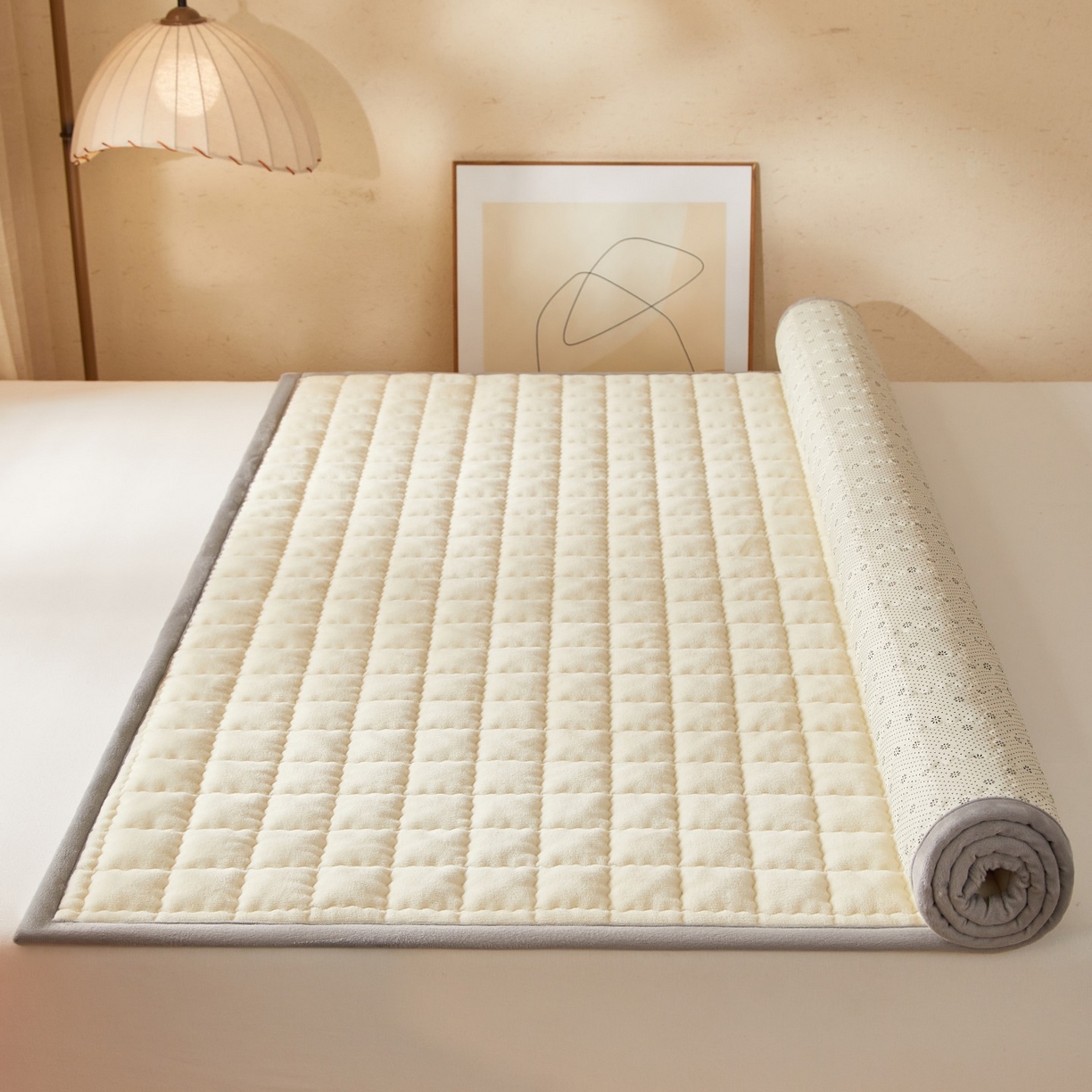 91家纺网 家纺一手货源 找家纺 芊梵床垫 2025新款牛奶绒褥子系列-无烫画版 奶油白