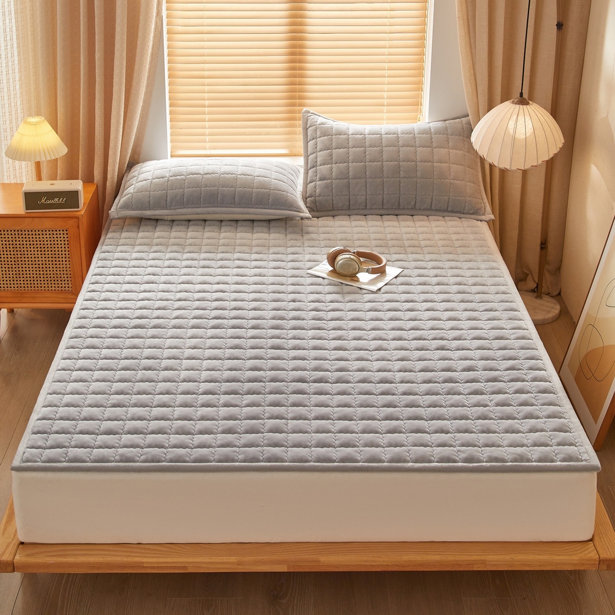 91家纺网 家纺一手货源 找家纺 芊梵床垫 2025新款牛奶绒褥子系列-无烫画版 时尚灰