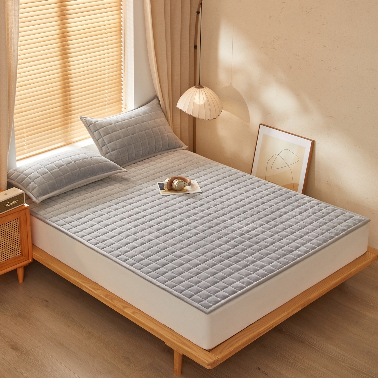 91家纺网 家纺一手货源 找家纺 芊梵床垫 2025新款牛奶绒褥子系列-无烫画版 时尚灰