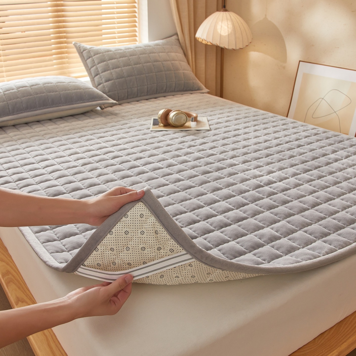 91家纺网 家纺一手货源 找家纺 芊梵床垫 2025新款牛奶绒褥子系列-无烫画版 时尚灰