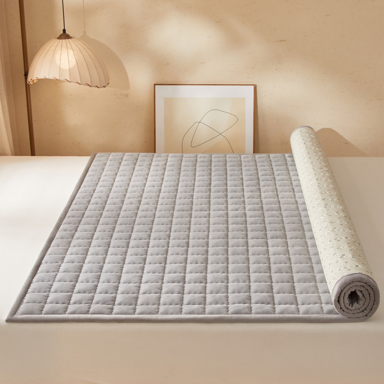 91家纺网 家纺一手货源 找家纺 芊梵床垫 2025新款牛奶绒褥子系列-无烫画版 时尚灰