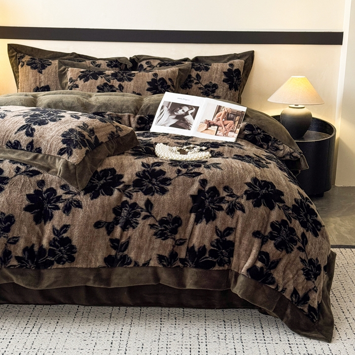 91家纺网 家纺一手货源 找家纺 九花鹿 2024新款A类宽边工艺款丹麦兔毛绒牛奶绒四件套 宽边丹麦兔绒-花屿