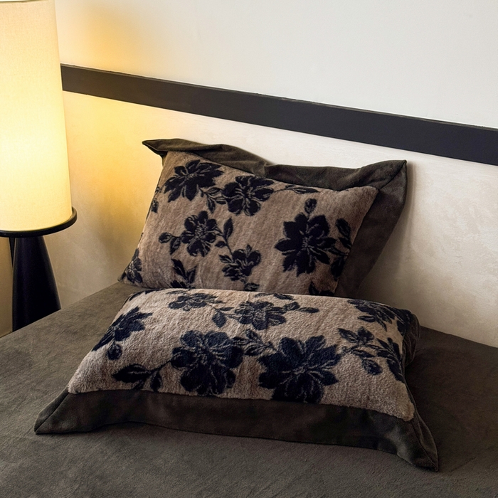 91家纺网 家纺一手货源 找家纺 九花鹿 2024新款A类宽边工艺款丹麦兔毛绒牛奶绒四件套 宽边丹麦兔绒-花屿