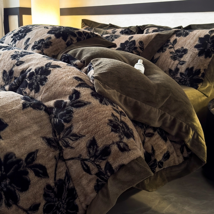 91家纺网 家纺一手货源 找家纺 九花鹿 2024新款A类宽边工艺款丹麦兔毛绒牛奶绒四件套 宽边丹麦兔绒-花屿