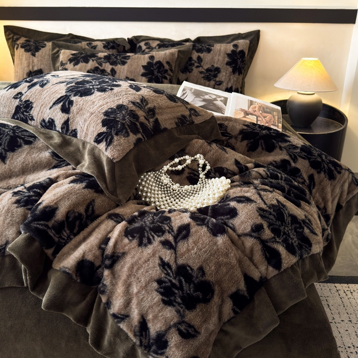 91家纺网 家纺一手货源 找家纺 九花鹿 2024新款A类宽边工艺款丹麦兔毛绒牛奶绒四件套 宽边丹麦兔绒-花屿